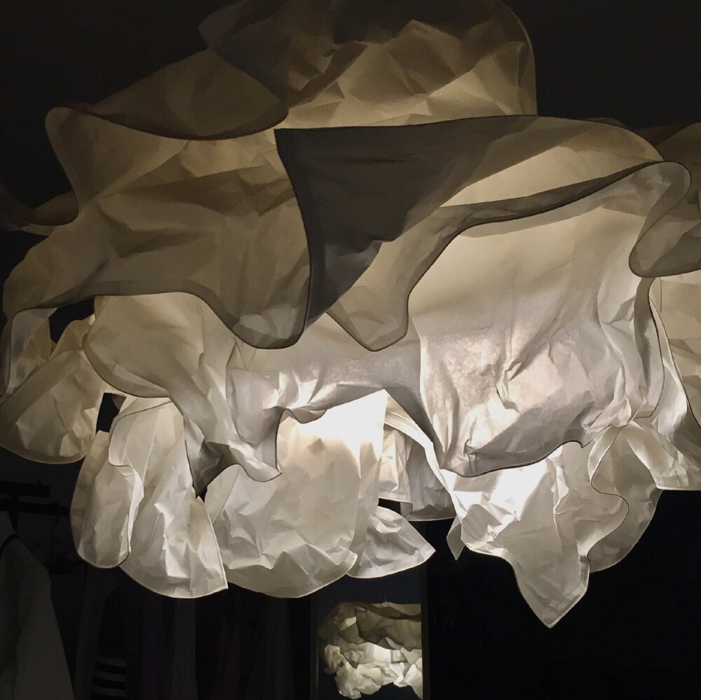 当你老了，回顾一生就会发觉：读书、工作、恋爱、结婚，其实都是命运的巨变，只不过当时还以为是生命中最普通的一天。