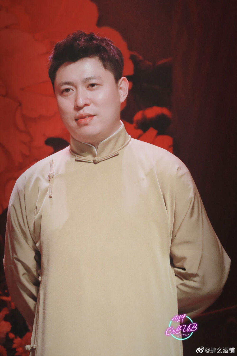 李鹤东 淡黄色大褂