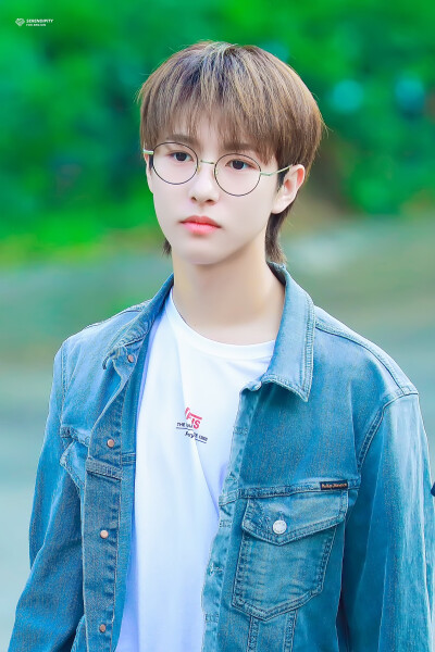 黃仁俊.
RenJun.