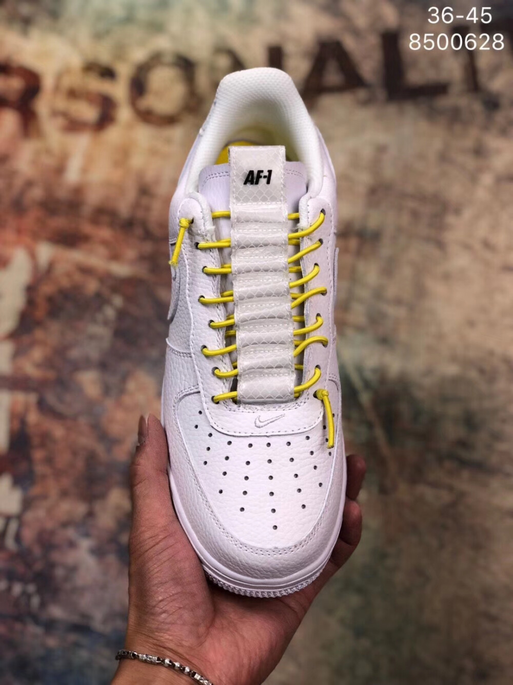 价格 270 还是很美丽的
真标哦 带半码 Air Force 1 Low Lux "Whit"
就是白黄
空军一号低帮百搭休闲运动板鞋
宝贝们
要不要试试
