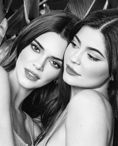 Kylie Jenner♥
Kendall Jenner♡