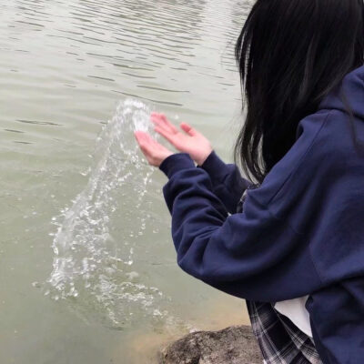 “小朋友 没救了 回家等死吧”
☁️
细节就是我给他发好多消息，他忙完了会一条一条的回复我。细节不是靠别人告诉而是靠自己知道她是你的女朋友不是其他人的女朋友你得慢慢的去了解她安全感就是细节的一部分细节就是…