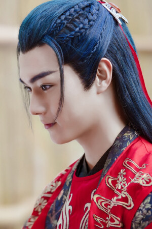 『招摇』
♡厉尘澜 / 墨青
♂许凯