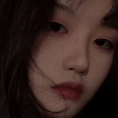 【女生头像】 by：香椿丛林