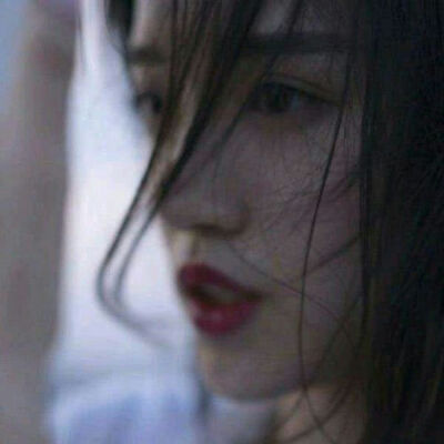 【女生头像】 by：香椿丛林