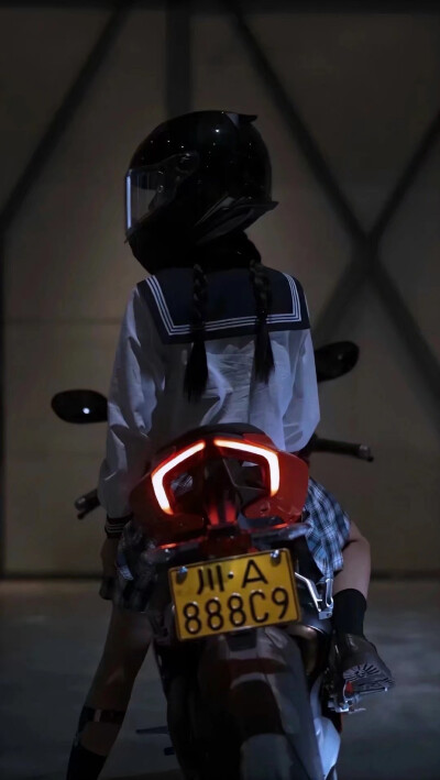 /真人壁纸
关注“伊雯宝贝”，日常更新头像、背景图、壁纸