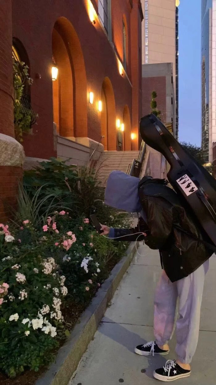 /杂图
关注“伊雯宝贝”，日常更新头像、背景图、壁纸