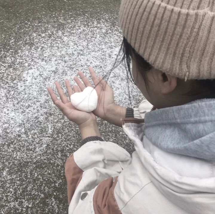 女头 部位女 温柔女 御女 神仙女头
“我希望女孩子的镜子是用来照的 玻璃杯是用来喝水的 修眉刀是用来修眉的 美术刀是用来做艺术的 圆规是用来画圆 更希望女孩子永远听不懂这句话.”