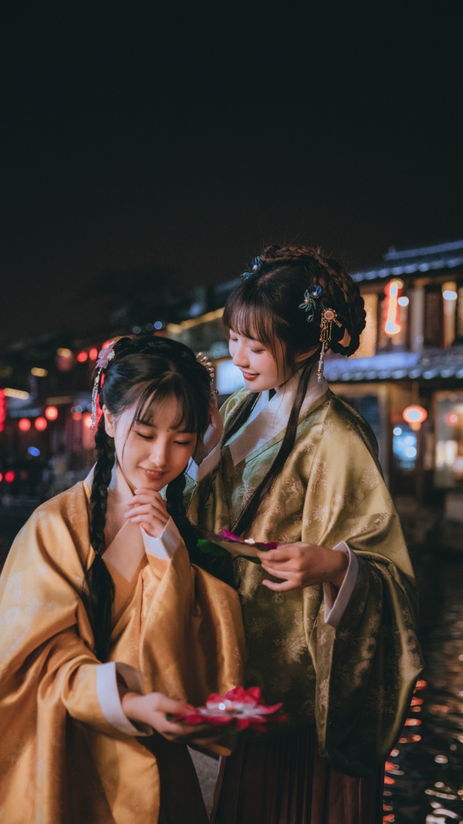 岂曰无衣与子同袍