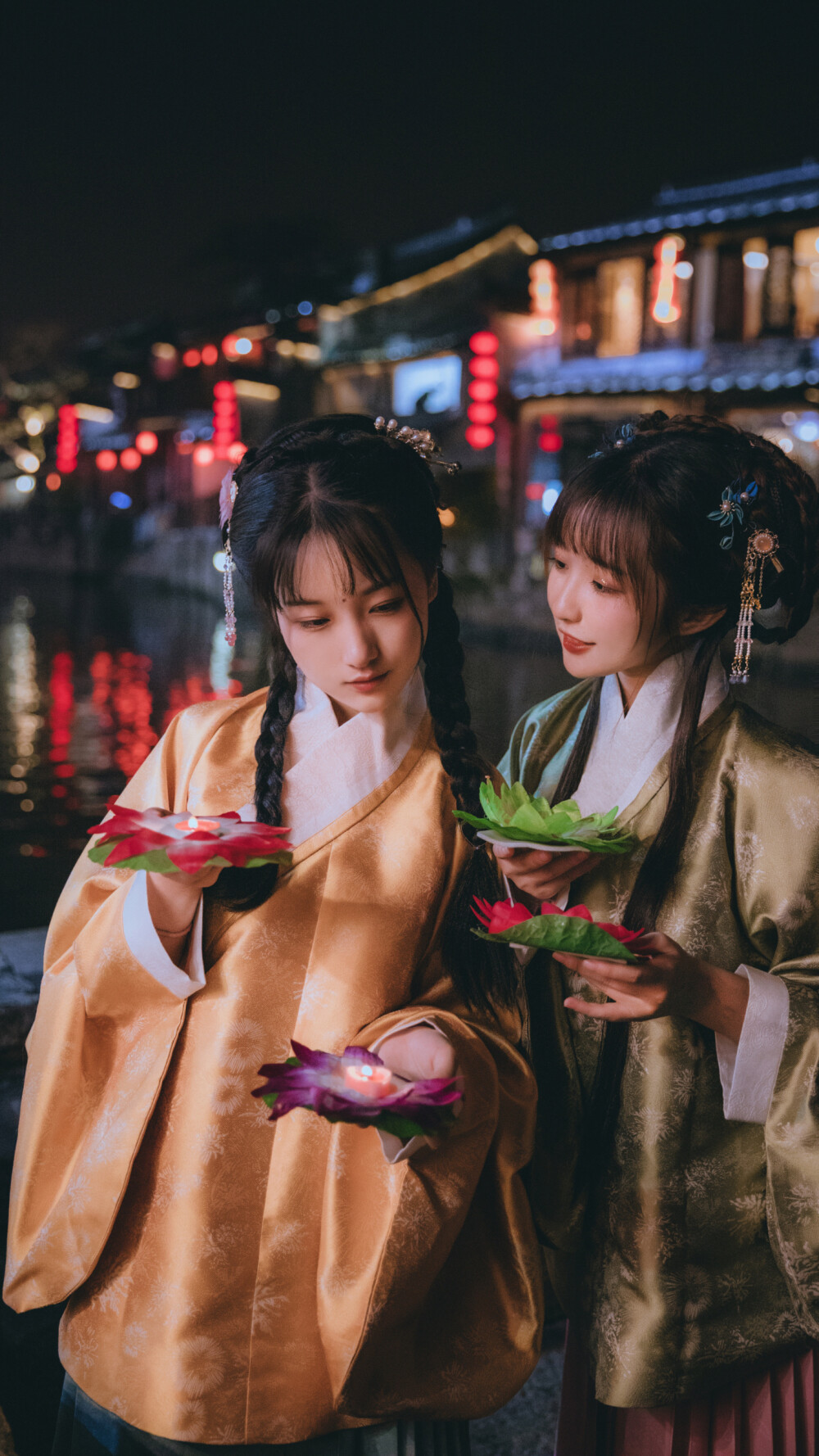 岂曰无衣与子同袍