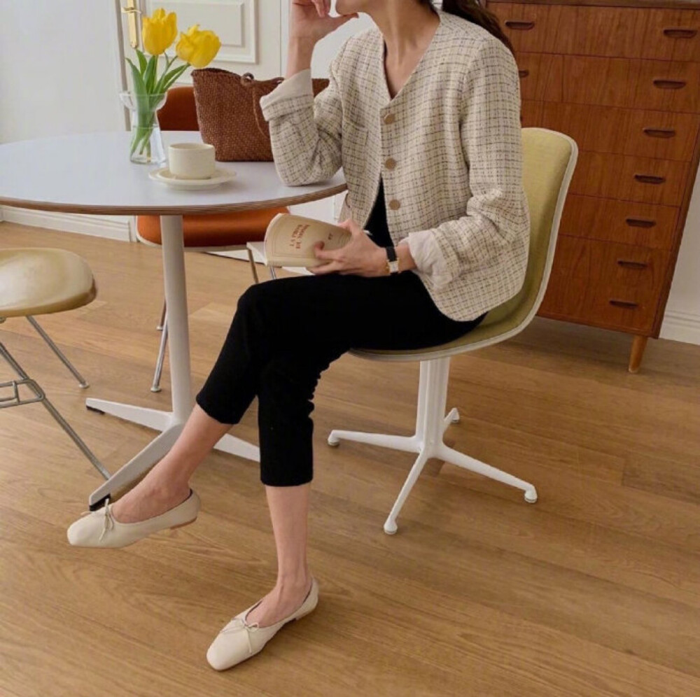 早春有质感的通勤穿搭，运用叠穿技巧让整体搭配更加有层次感~ ​​​​