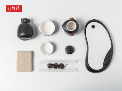 【 中国白·哲选 】鼠年产品
以老鼠半坐仰望、憨态可掬的样子为设计灵感
制作鼠年陶瓷产品，