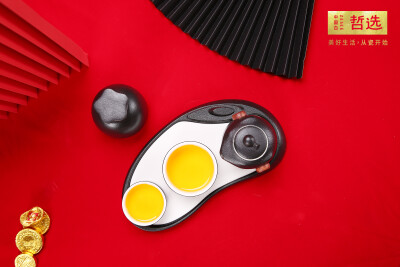 【 中国白·哲选 】鼠年产品 以老鼠半坐仰望、憨态可掬的样子为设计灵感 制作鼠年陶瓷产品，