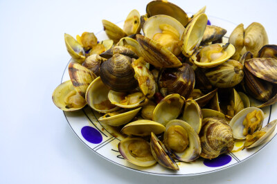 炒蛤蜊 蛤蜊 炒 炒菜 美食 食物 烹调 烹饪 容器 盘子 瓷盘 异形盘 白色瓷盘 圆盘子 静物 食品 中国 新鲜 特写 海鲜 贝壳 饮食 美味 形状 白色背景 摄影 亚洲 健康食物 海产 甲壳动物 有机食品 食物状态 营养 饮食文…