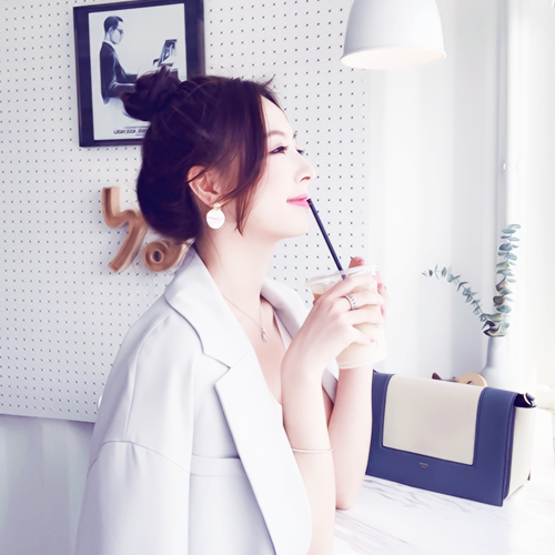 女头，拿图留个赞，谢谢、