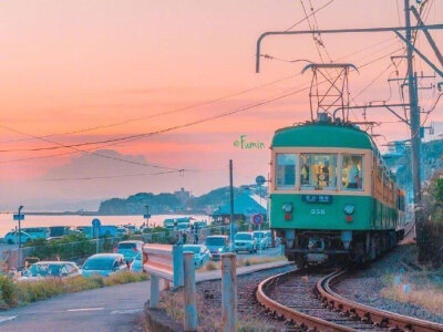 日本镰仓，落日，列车