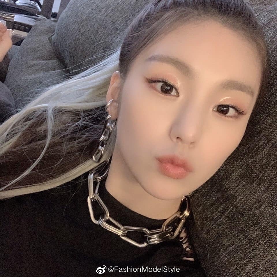 ITZYPeaceCeleb Korea Style | ITZY Yeji黄礼智 insta更新