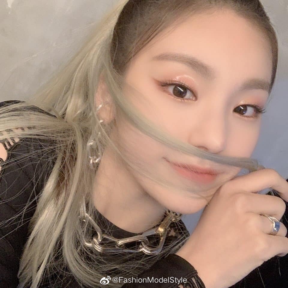 ITZYPeaceCeleb Korea Style | ITZY Yeji黄礼智 insta更新