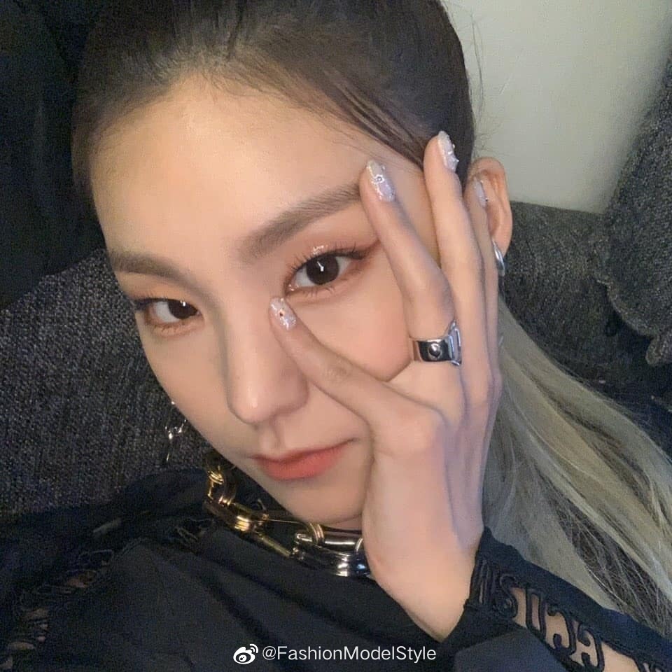 ITZYPeaceCeleb Korea Style | ITZY Yeji黄礼智 insta更新