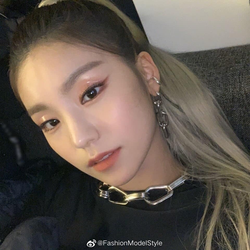 ITZYPeaceCeleb Korea Style | ITZY Yeji黄礼智 insta更新