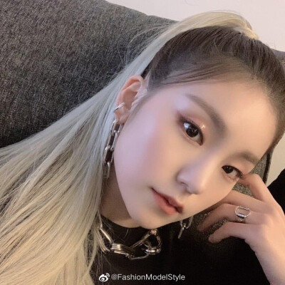 ITZYPeaceCeleb Korea Style | ITZY Yeji黄礼智 insta更新