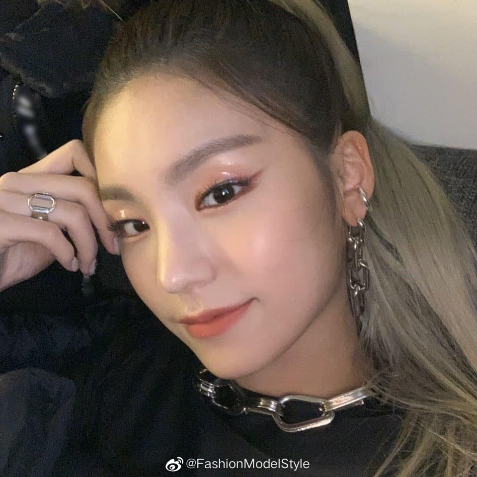 ITZYPeaceCeleb Korea Style | ITZY Yeji黄礼智 insta更新