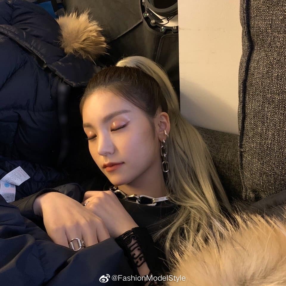 ITZYPeaceCeleb Korea Style | ITZY Yeji黄礼智 insta更新