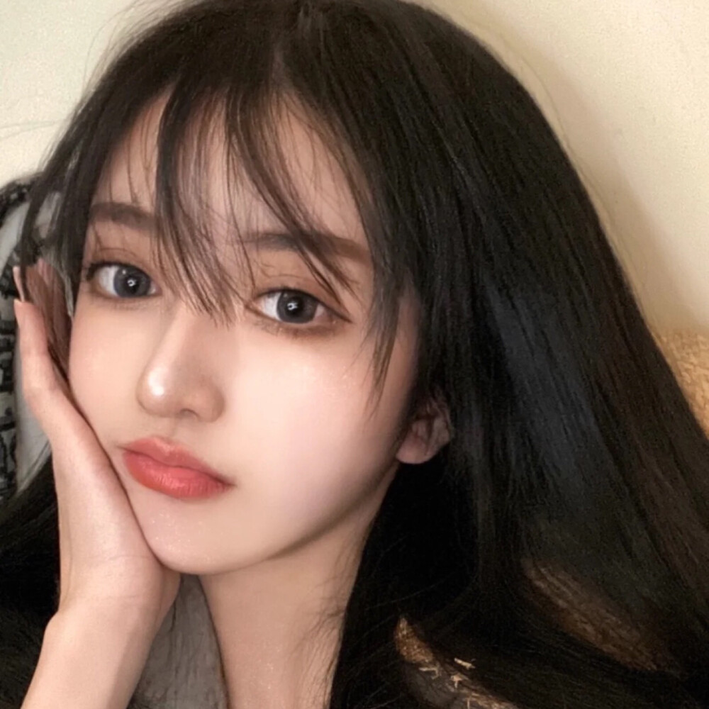 女生头像/御姐女头
林逸瑶