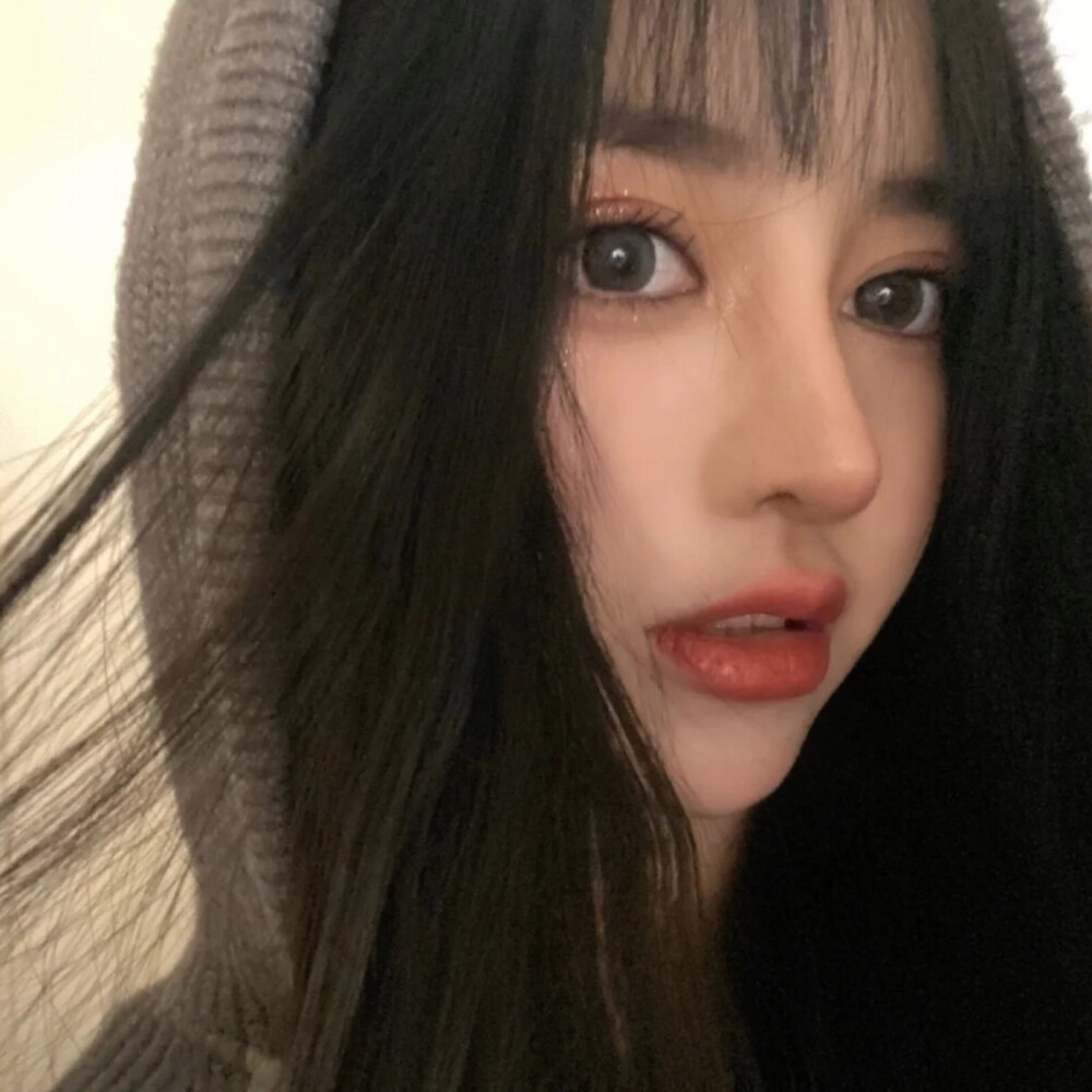 女生头像/御姐女头
林逸瑶