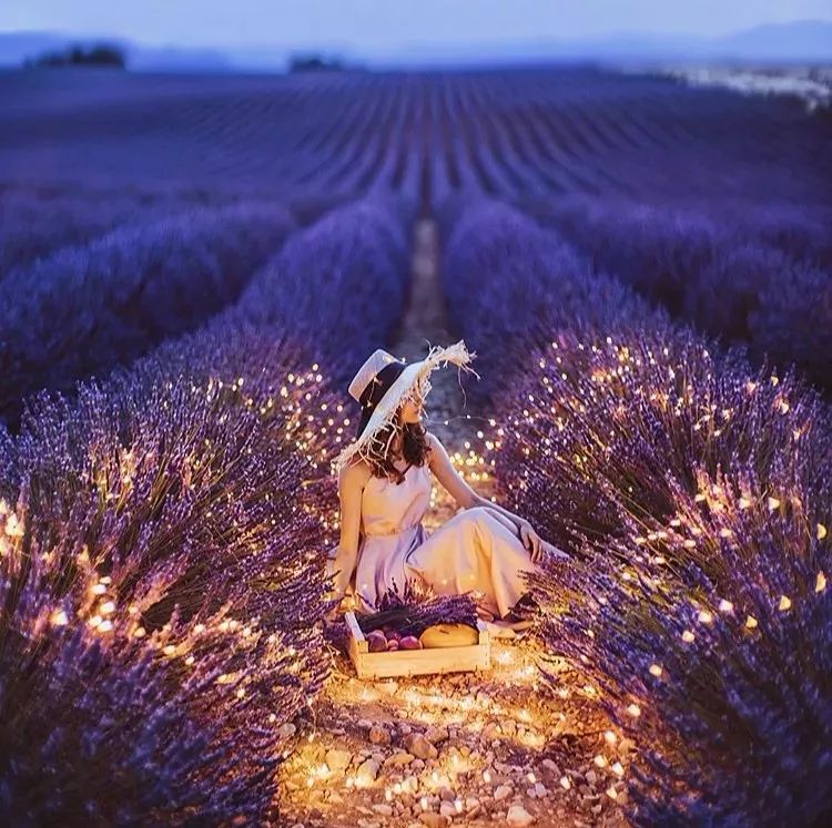 by:里斯蒂娜·梅德瓦（Kristina Makeeva） 俄罗斯