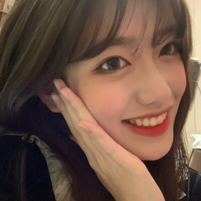 头像
给你们分享一个美女
来源快手：神 明 _