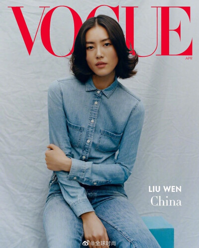 #刘雯美版vogue封面# 《Vogue》美版四月刊选择来自全球的30位超模共同演绎，刘雯也是继2017年后再次登封美版vogue，Kaia Gerber也在其中，孙菲菲也参与内页拍摄。国模