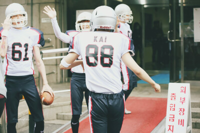 金钟仁壁纸。
©logo。