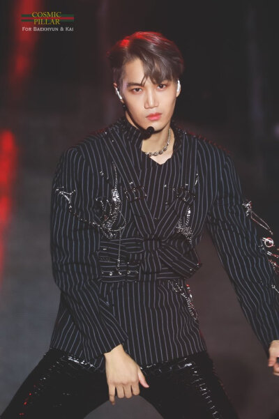 金钟仁壁纸。
©logo。