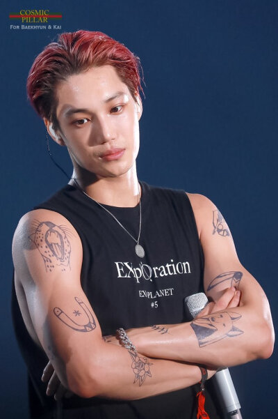 金钟仁壁纸。
©logo。