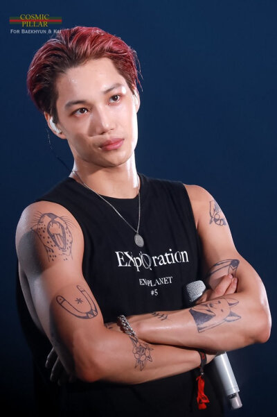 金钟仁壁纸。
©logo。