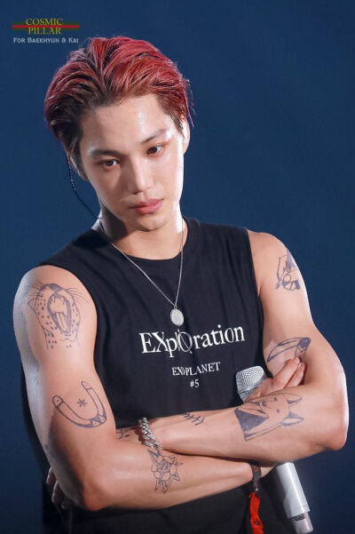 金钟仁壁纸。
©logo。