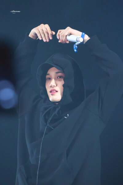 金钟仁壁纸。
©logo。