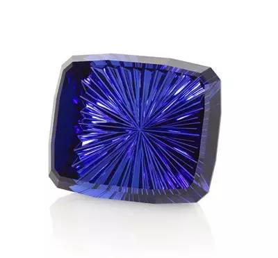 2016 AGTA Spectrum Awards 64
一年一度的美国宝石协会AGTA光谱奖 部分获奖作品鉴赏
刻面创新组三等奖
坦桑石 重120.98克拉
John Dyer John Dyer & Co. Edina, MN
120.98 ct. "New Era" Tanzanite, cut with inverse facets.