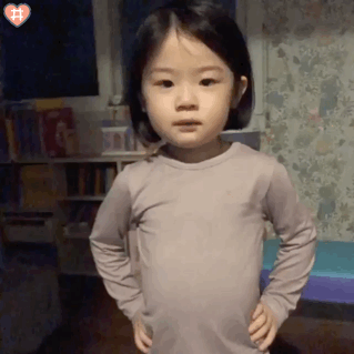 萌娃金雪表情包动图
女鹅跳舞