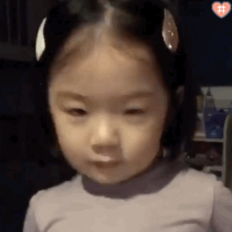 萌娃金雪表情包动图
女鹅跳舞