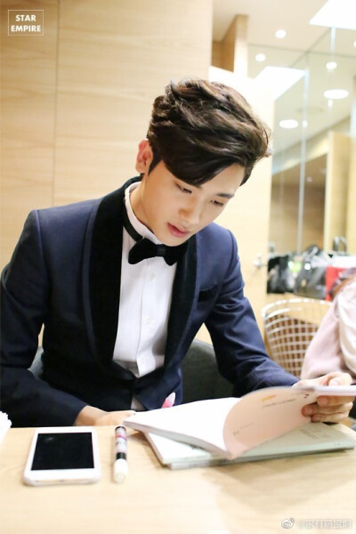 ㄟ(≧◇≦)ㄏ：