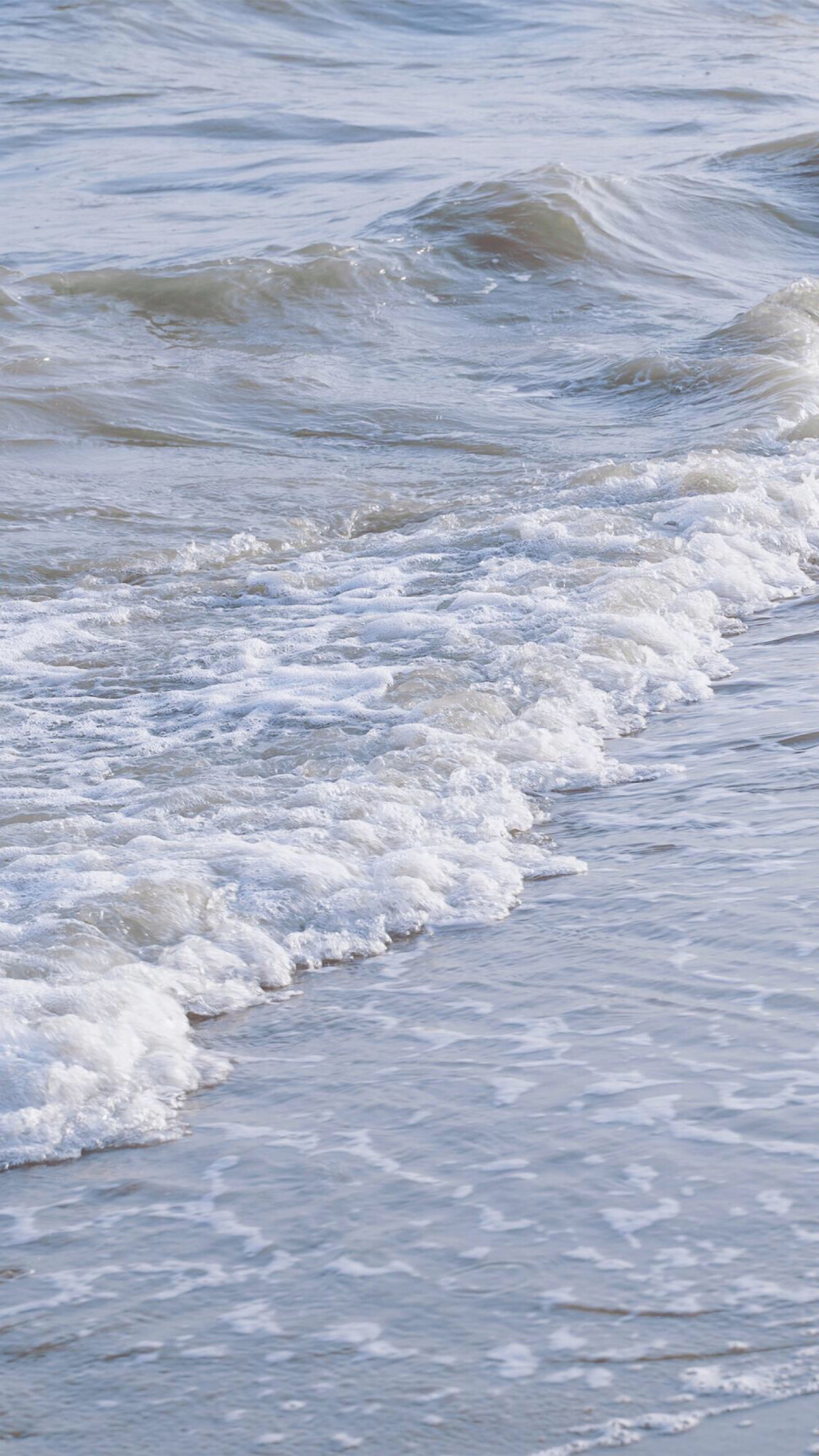 手机壁纸｜灰色系｜沙滩｜海浪