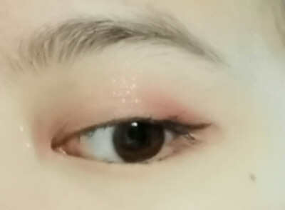 完美日记小猪盘
白光