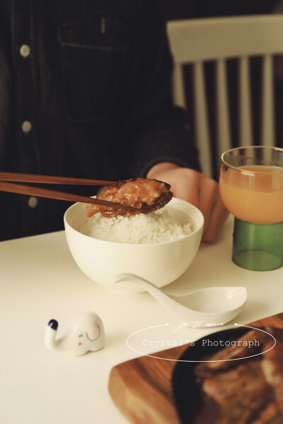 今日午餐
黑虎虾滑酿鲜羊肚菌
铁板黑椒洋葱牛仔骨
刀板香春笋腌笃鲜
兰州鲜百合烩药芹
满满春天的味道满满爱意
孩子夸的我天花乱坠[机智] ​​​