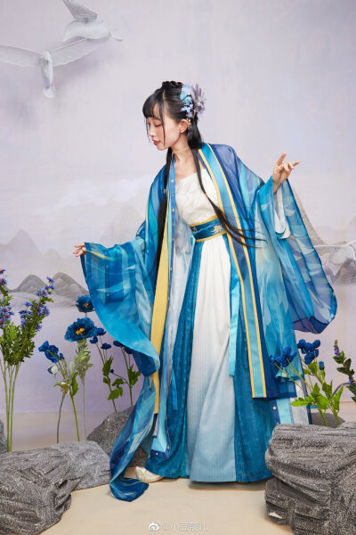 十三余&王者荣耀
虞姬
云裳雀翎