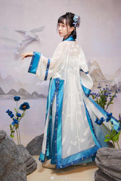 十三余&王者荣耀
虞姬
云裳雀翎