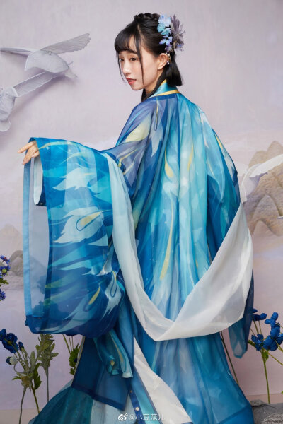 十三余&王者荣耀
虞姬
云裳雀翎