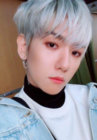 EXO 边伯贤 自拍