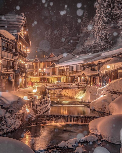 千与千寻原景地雪景 雪后的银山温泉
[ins@hiro_510]